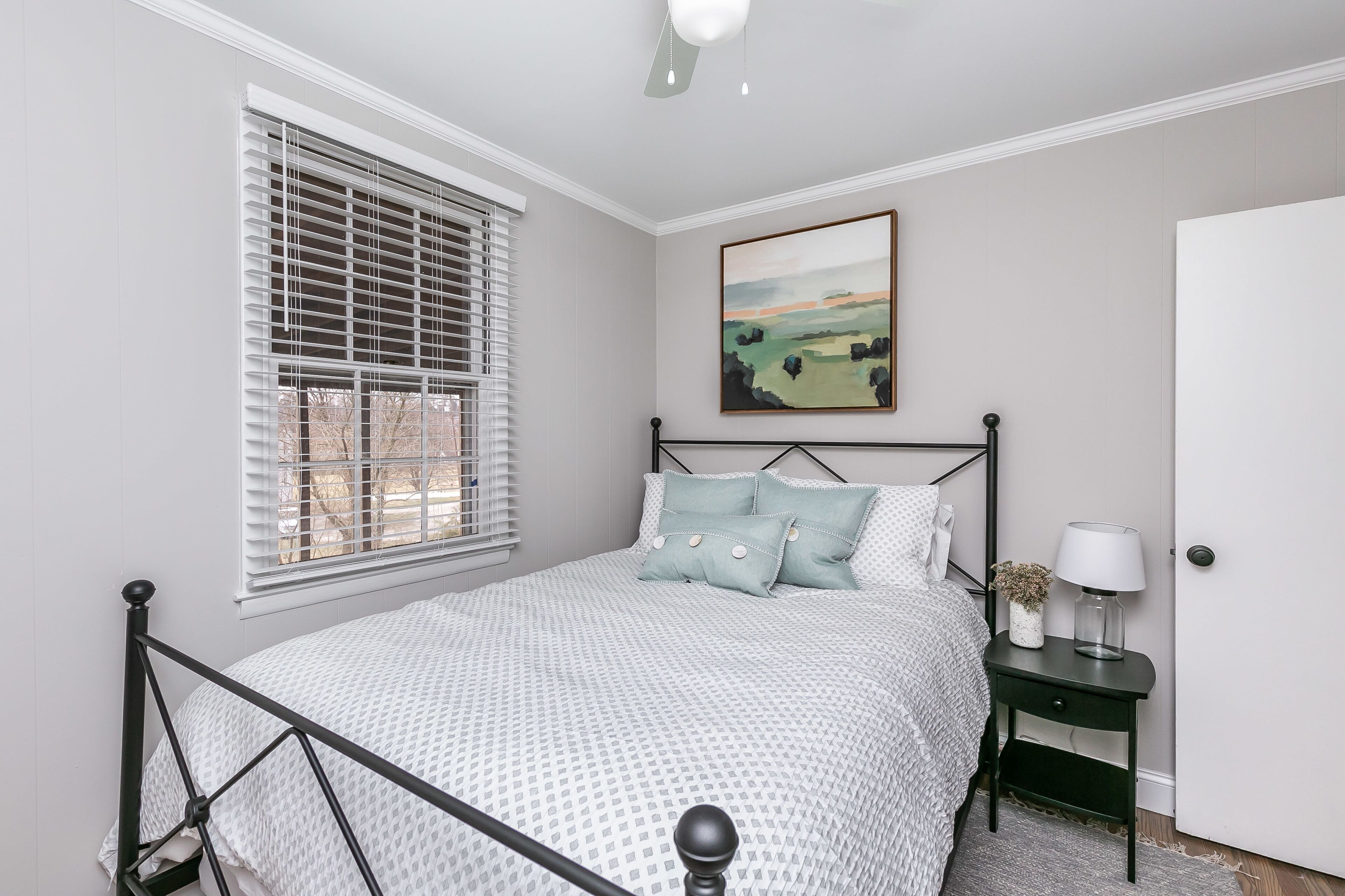 3 chambres, coffres-forts dans les chambres, fer et planche à repasser