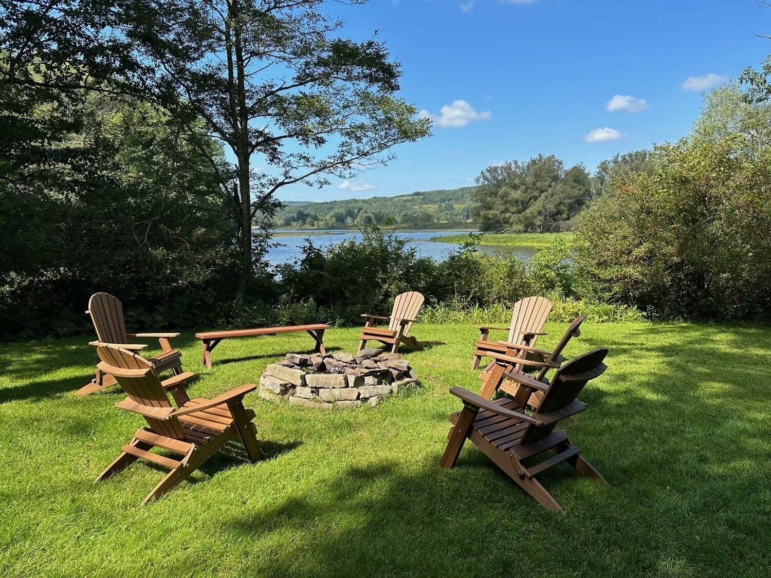 Lakefront Lodge - kayaks, row boats & paddle boards