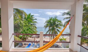 Property grounds - Perfect for a large group! Beachfront 7 bedroom villa with pool, AC and WiFi! (Aventuras Akumal)
