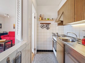 Réfrigérateur, four, lave-vaisselle, grille-pain