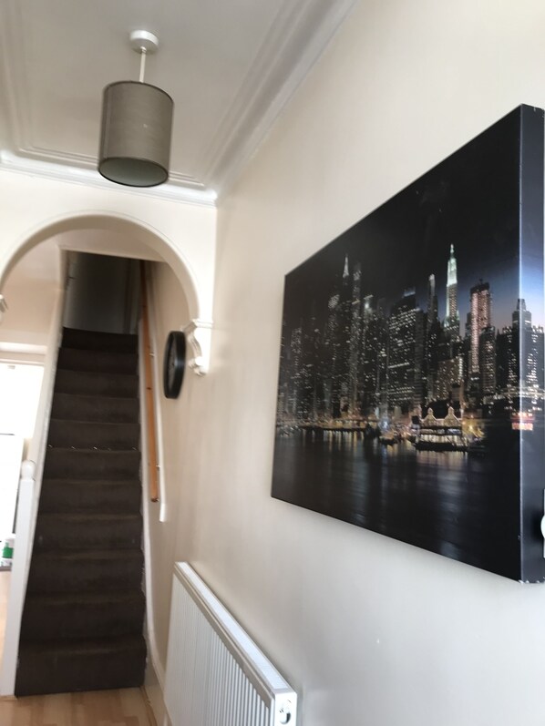 Casa, 5 habitaciones | Área de sala de estar | Televisión de pantalla plana 