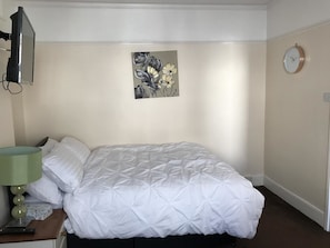 House, 5 Bedrooms | 5 bedrooms, in-room safe, iron/ironing board, free WiFi - Cedar Villa (Chatham)