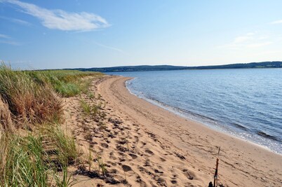 3 Bedroom Island Beach house, pet friendly, outdoor shower, golf cart, WiFi