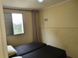 3 habitaciones, tabla de planchar con plancha, wifi y ropa de cama 