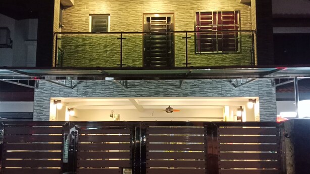 A two-story building with a balcony and a gated entrance. - The house is very strategic area. Nice and beautiful (Petaling Jaya)