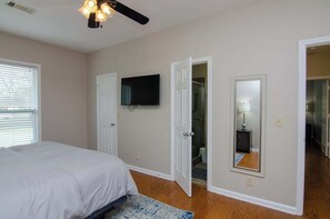 2 bedrooms, iron/ironing board, bed sheets