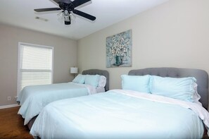 2 Schlafzimmer, Bügeleisen/Bügelbrett, Bettwäsche