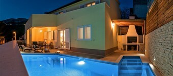 Luxury Villa LeLu with heated saltwater pool suitable for children and pets, with parking, high speed Internet, BBQ
