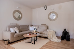 TV, video games, DVD player, stereo - Luxury Villa LeLu with heated saltwater pool suitable for children and pets, with parking, high speed Internet, BBQ (Žrnovnica)