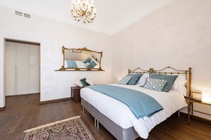 2 chambres, fer et planche à repasser, Wi-Fi, draps fournis
