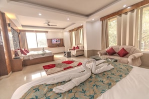 Luxury Single Room, Garden View, Executive Level | Blackout drapes, soundproofing, free WiFi, bed sheets