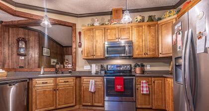 Lake Sinclair Getaway + Rooftop Patio