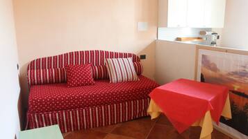 Apartment, 2 Schlafzimmer | Wohnbereich | LCD-Fernseher