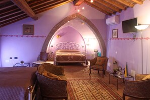 Luxury Suite | Down duvets, memory-foam beds, individually decorated - B&B Polirone (San Benedetto Po)