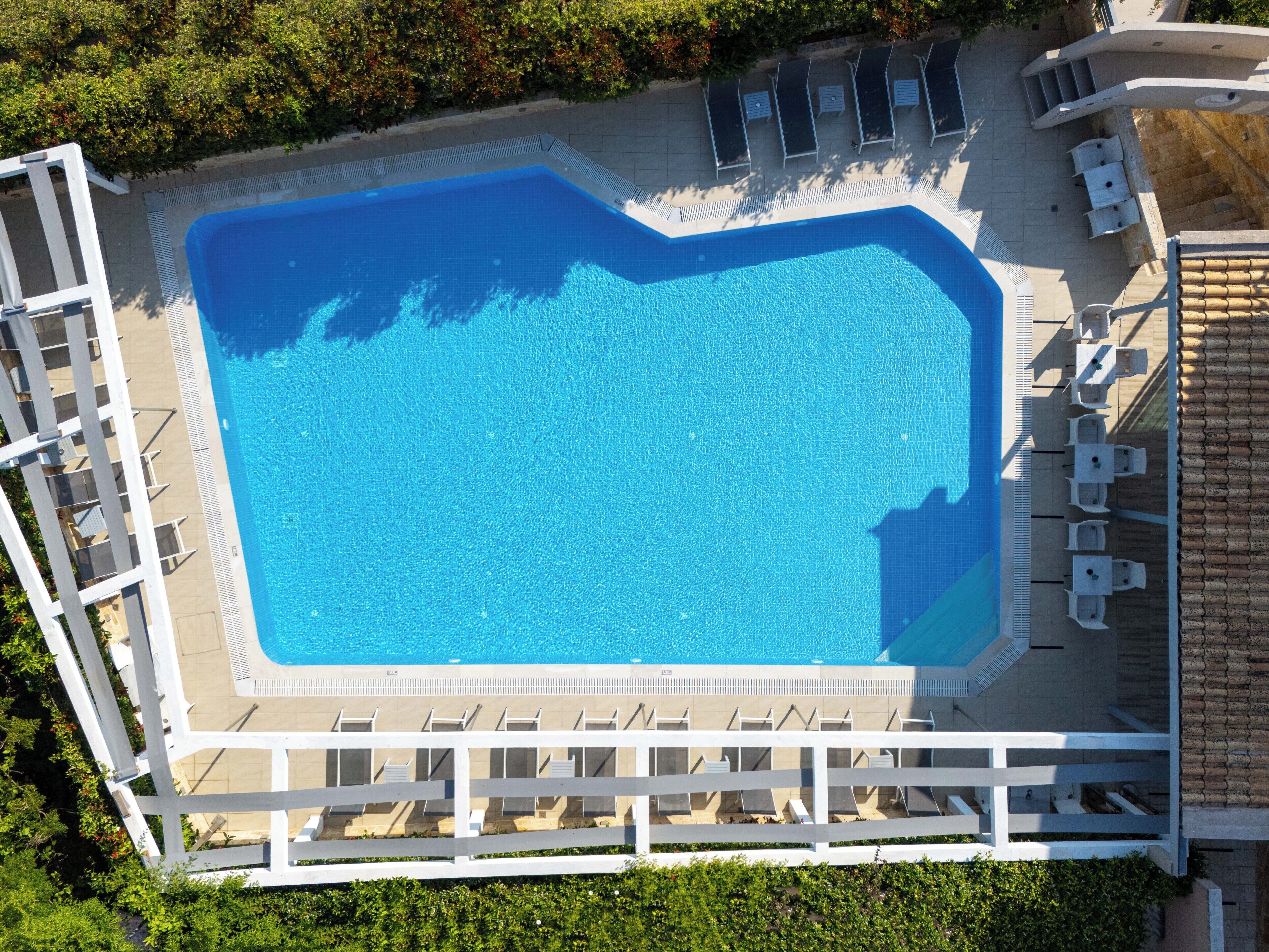 2 Außenpools, Sonnenschirme, Liegestühle