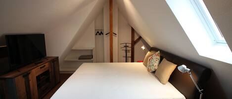 1 غرفة نوم ومكواة/لوح كي وواي فاي مجانًا وملاءات أسرّة