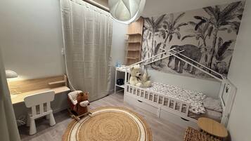 4 chambres, bureau, fer et planche Ă repasser, lit parapluie