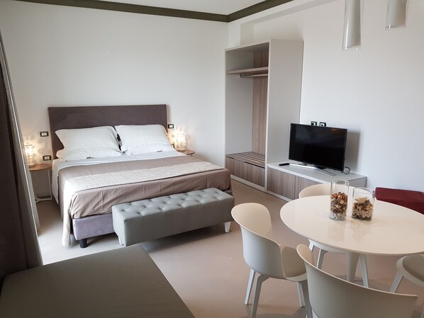 Junior Suite, Kitchenette | 1 bedroom, premium bedding, in-room safe, free WiFi - Venus Suites (Cervia)