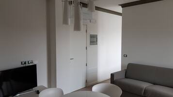 Suite Superior, angolo cottura, vista parco | Soggiorno | TV a schermo piatto