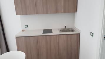 Superior-Suite, Kochnische, Parkblick | Eigene Küche | Kühlschrank, Mikrowelle, Herdplatte, Kochgeschirr/Geschirr/Besteck