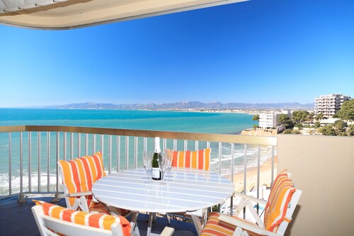 NICE APARTMENT WITH BEAUTIFUL merinäkymät SALOU S206-041 SOROLLA