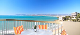 AirCon Apartment with beautiful sea views · UHC SOROLLA 041