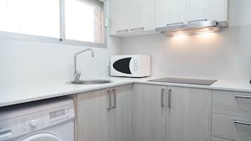 Fridge, microwave, coffee/tea maker, electric kettle
