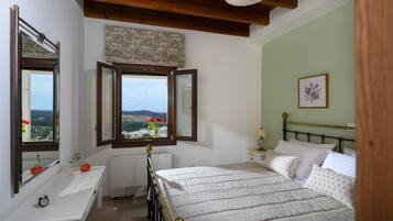 2 bedrooms, in-room safe, desk, soundproofing