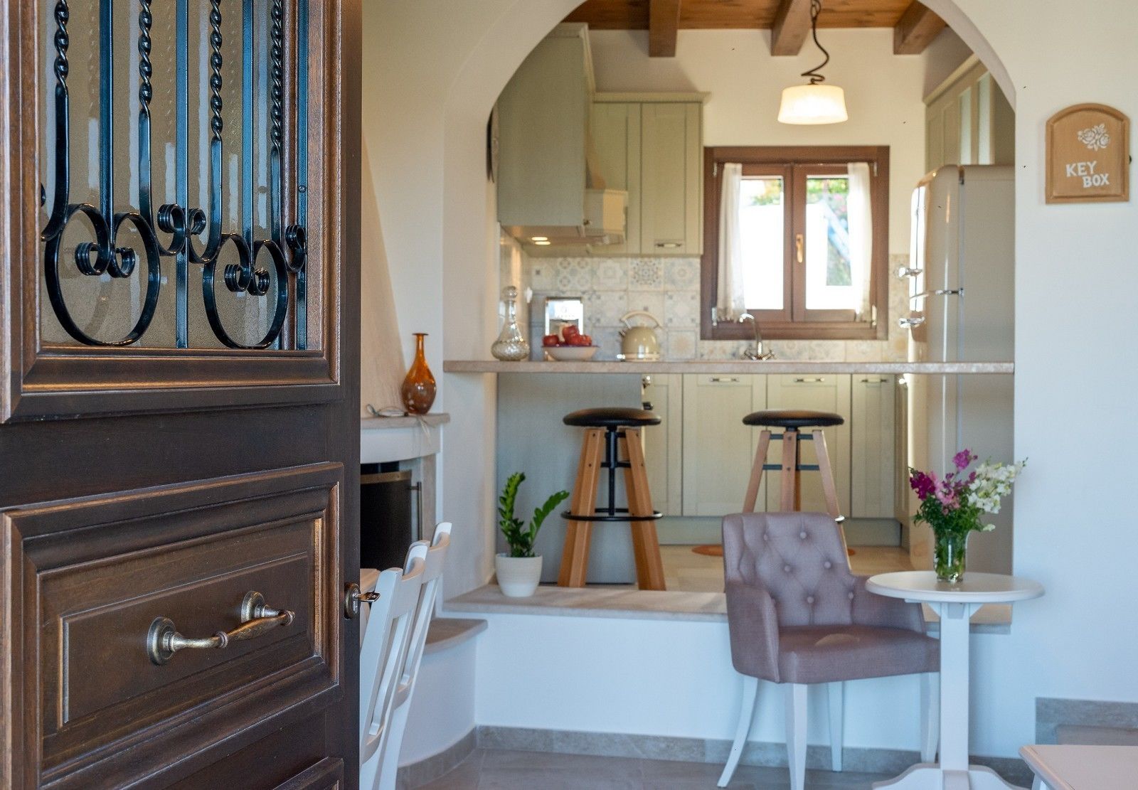 Flat-screen TV, fireplace