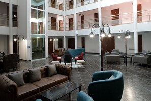 Lobby sitting area - L'Epi Hotel (Epernon)