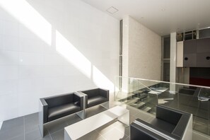 Interior - 50 Awesome Room! Great Location,Clean, (Osaka-shi)