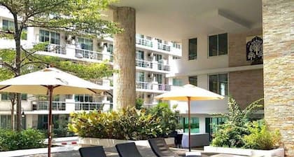 SB Home 2BR Apartment 82spm, Sukhumvit / WIFI / TV / BIG POOL / BTS