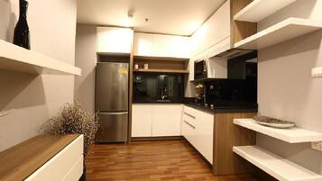 Fridge, microwave, stovetop, electric kettle