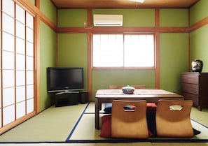 Quiet Private Japanese Home, Osaka, Wifi