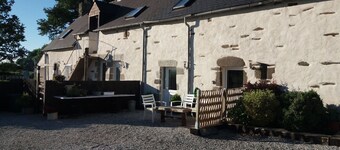 LE JARRIER APARTMENT - ALPES MANCELLES. PRIVATE GARDEN, BBQ, PARKING. FIBER WIFI