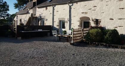 LE JARRIER APARTMENT - ALPES MANCELLES. PRIVATE GARDEN, BBQ, PARKING. FIBER WIFI