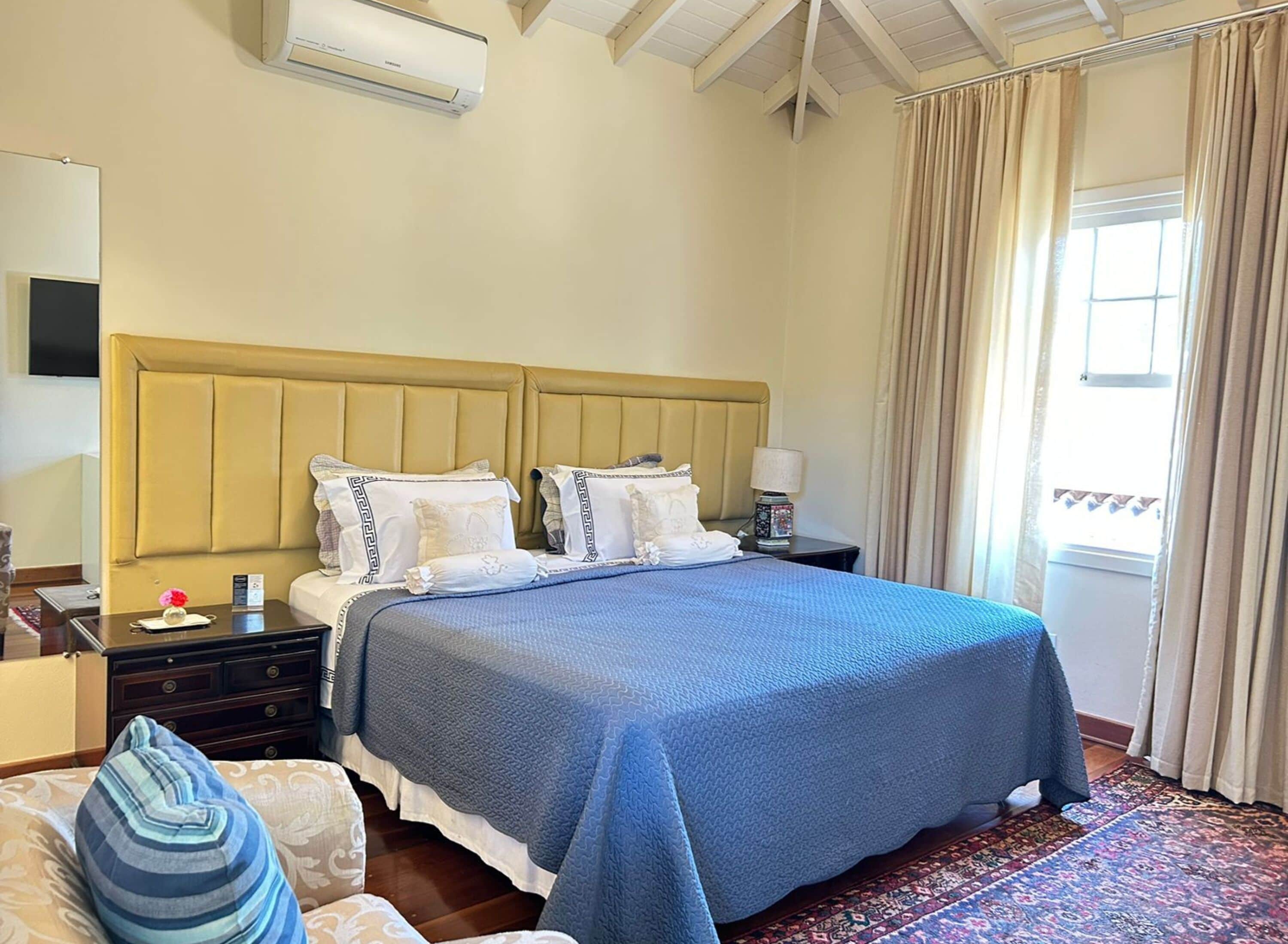 Premium bedding, minibar, free WiFi, bed sheets