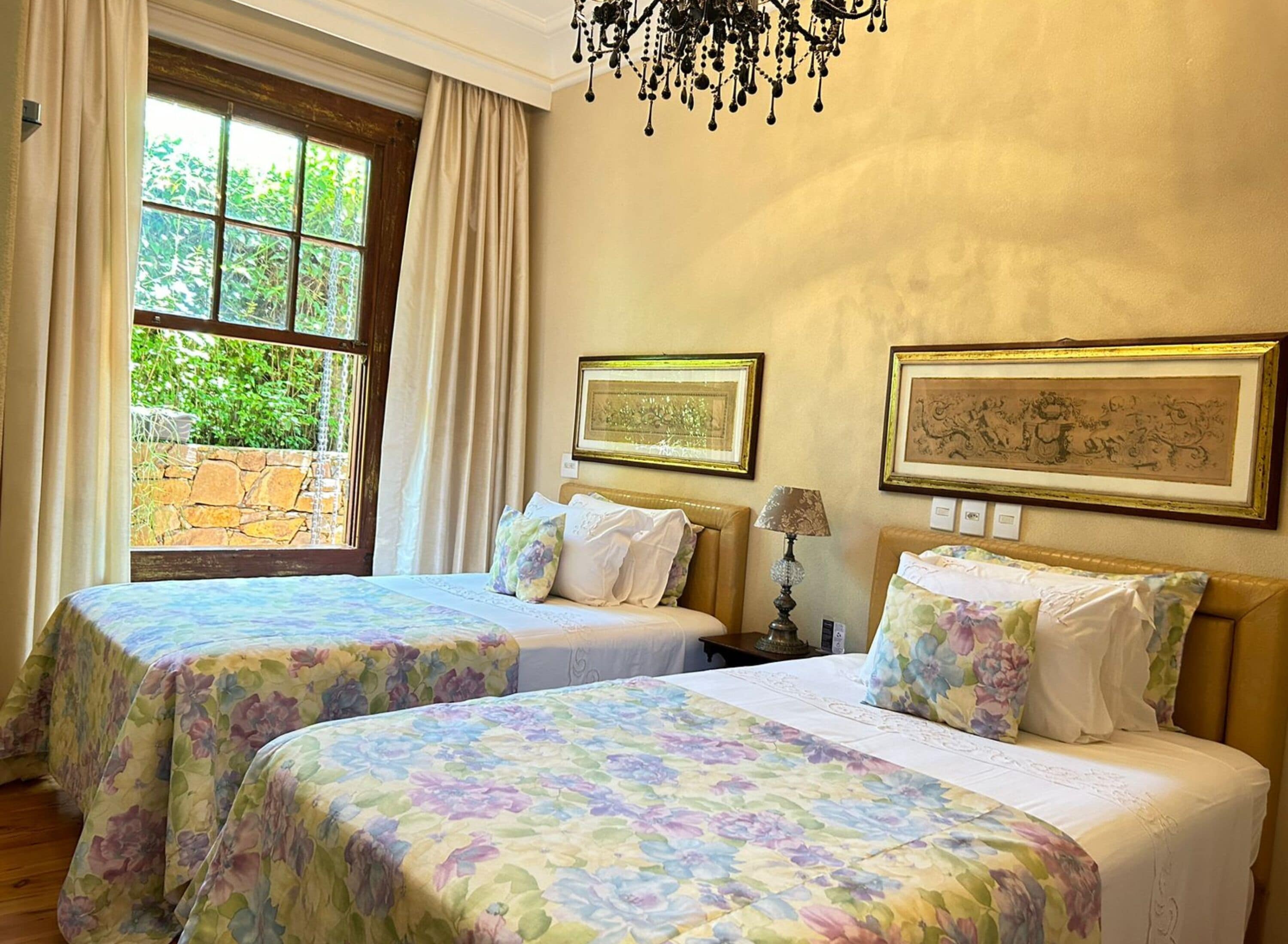 Premium bedding, minibar, free WiFi, bed sheets