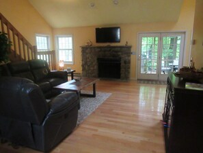 Smart TV, fireplace, books, computer monitors