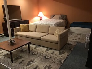 4 bedrooms, desk, iron/ironing board, free WiFi