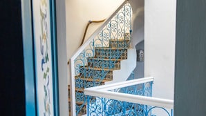 A staircase with blue metal railings and a white handrail. - Hotel Emeraude Essaouira (Essaouira)