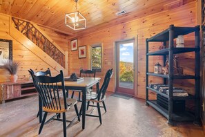 Dining - Enjoy Blue Ridge Bliss at our Rustic-Chic Luxury Haven: Smoky Mountain Retreat (Blue Ridge)