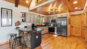 Coffee/tea maker, fridge, microwave, oven - Enjoy Blue Ridge Bliss at our Rustic-Chic Luxury Haven: Smoky Mountain Retreat (Blue Ridge)