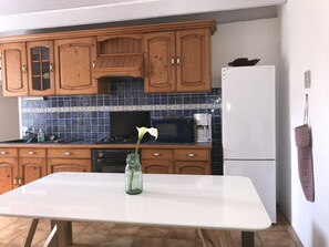 Fridge, microwave, oven, stovetop - THE HOUSE OF LAVOIR. (PLOUGUIEL)
