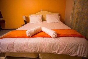 3 bedrooms, iron/ironing board, WiFi, bed sheets - Essy's Cosy Furnished Apartment (Nakuru)
