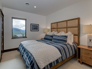 6 室のベッドルーム、アイロン / アイロン台、インターネット、ベッドシーツ