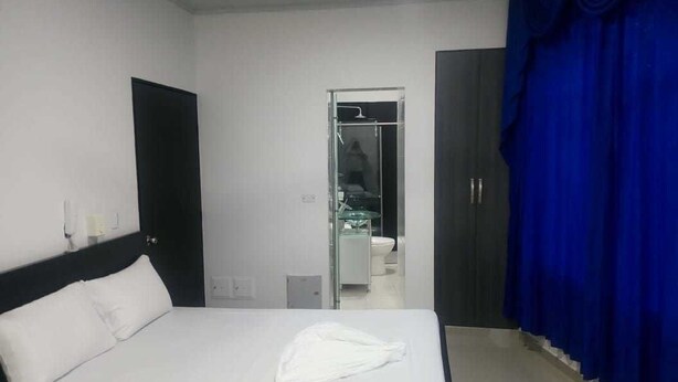 Unclassified image, 1 of 12, button - Perla Azul (Girardot)