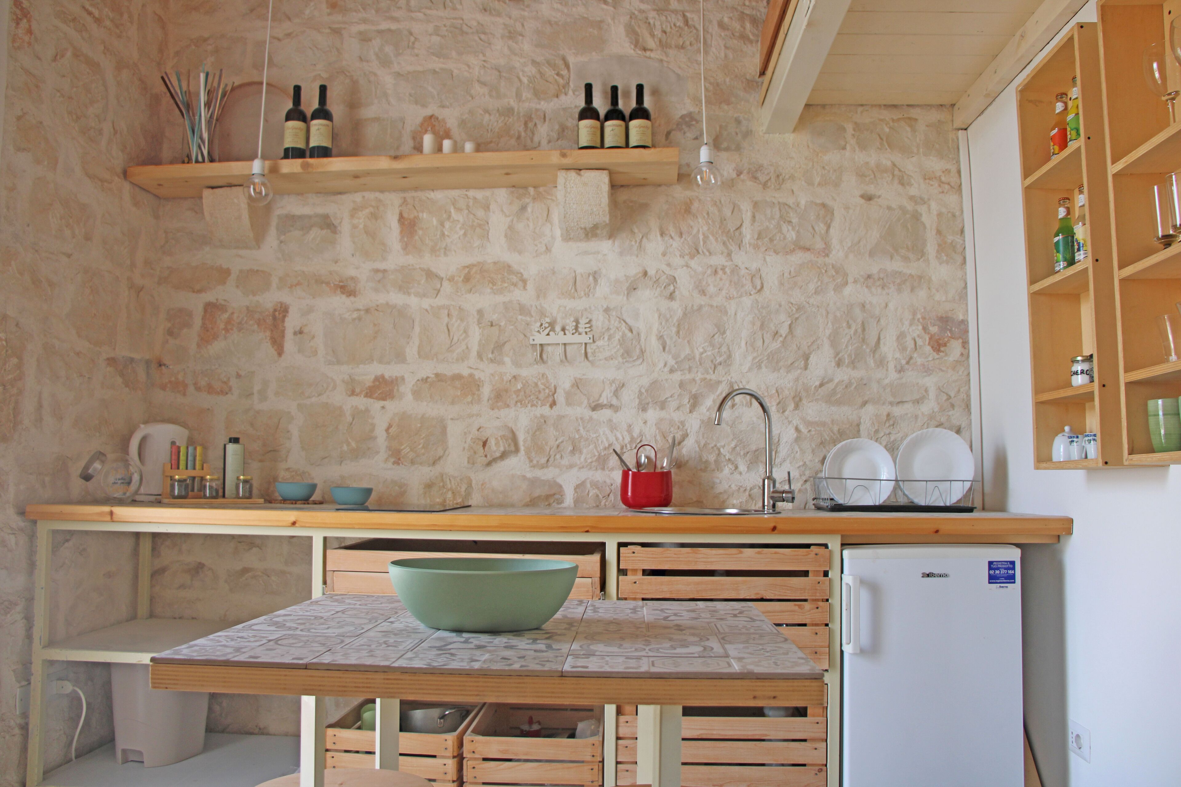 Frigorifero, piano cottura, macchina per tè/caffè, bollitore elettrico