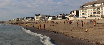 Villa de 3 estrellas en el segundo jardín cerrado frente al mar y playa y estacionamiento privado