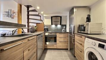 Réfrigérateur, micro-ondes, four, lave-vaisselle